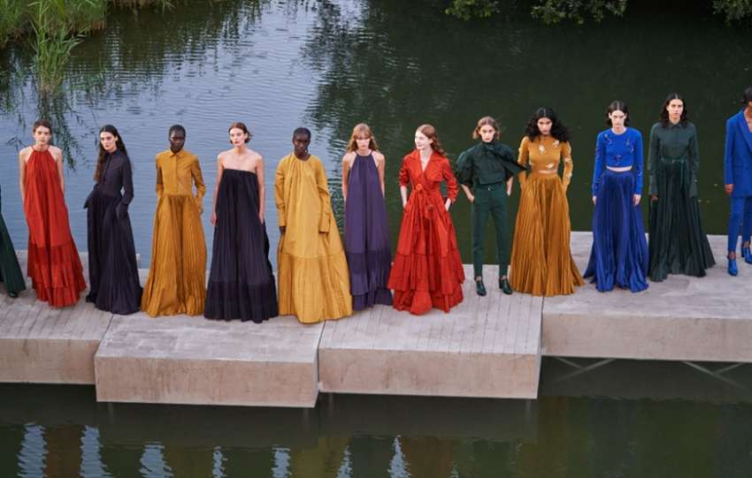 2023 早春系列：Max Mara 重新定義性感，低調奢華意式風格注入葡萄牙風情